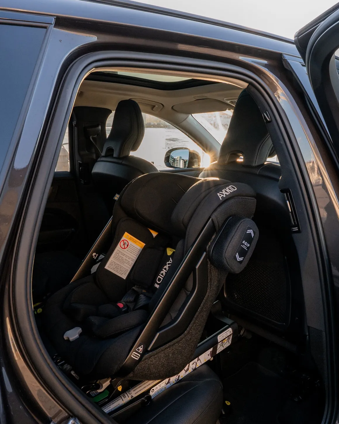 Axkid ONE 3 Extended Rear-Facing Car Seat - Coastal Storm Black
