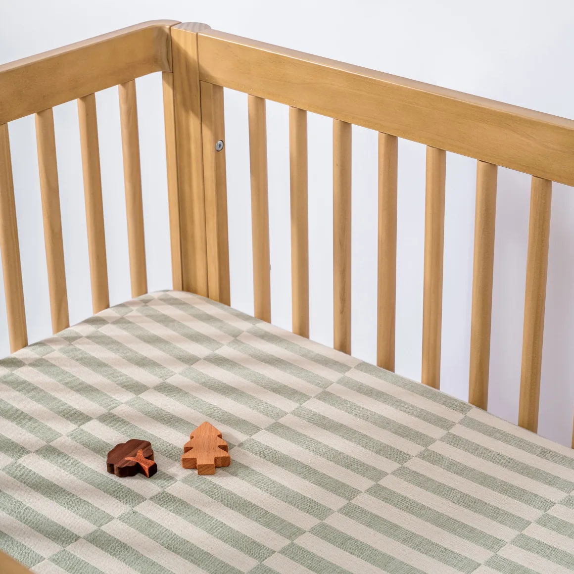 Babyletto All-Stages Midi Crib Sheet in GOTS Certified Organic Muslin Cotton - Moss Stripe
