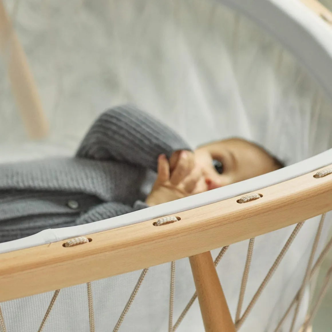 Charlie Crane KUMI Mesh Crib - Hazelnut