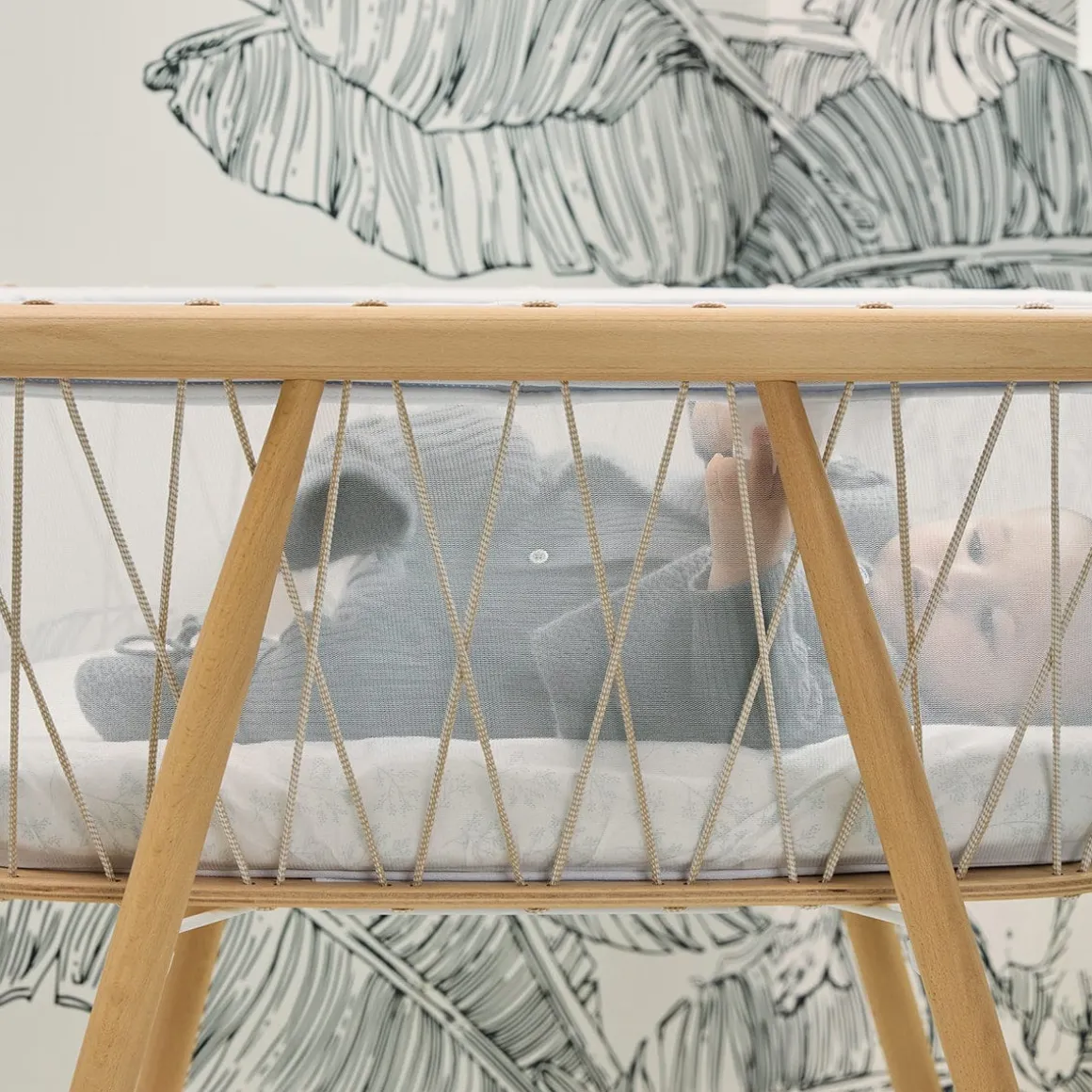 Charlie Crane KUMI Mesh Crib - Hazelnut