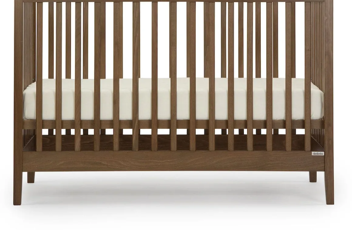 dadada Lala 3-in-1 Convertible Crib - Walnut