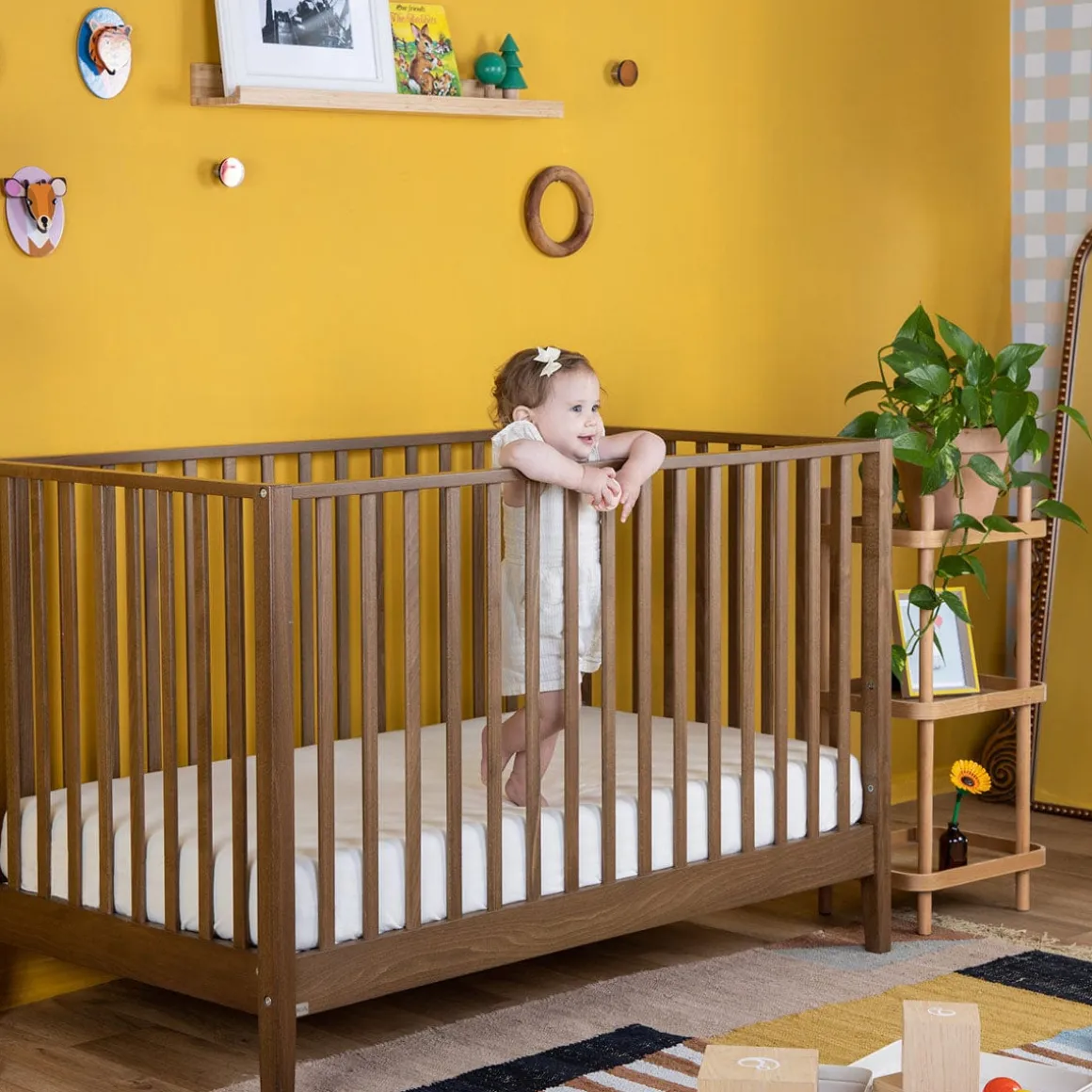 dadada Lala 3-in-1 Convertible Crib - Walnut