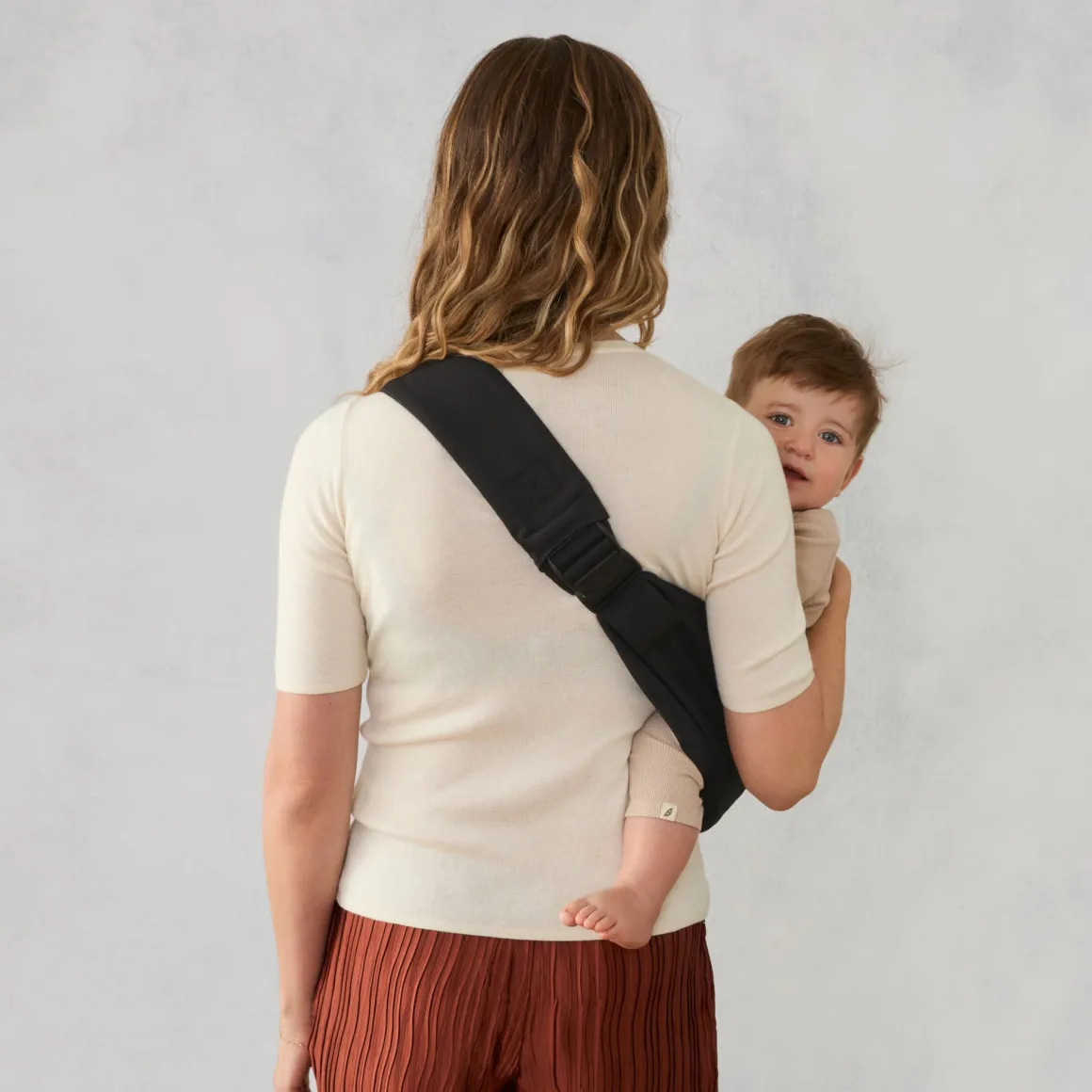 Ergobaby Upsie Toddler Sling Carrier - Onyx Black