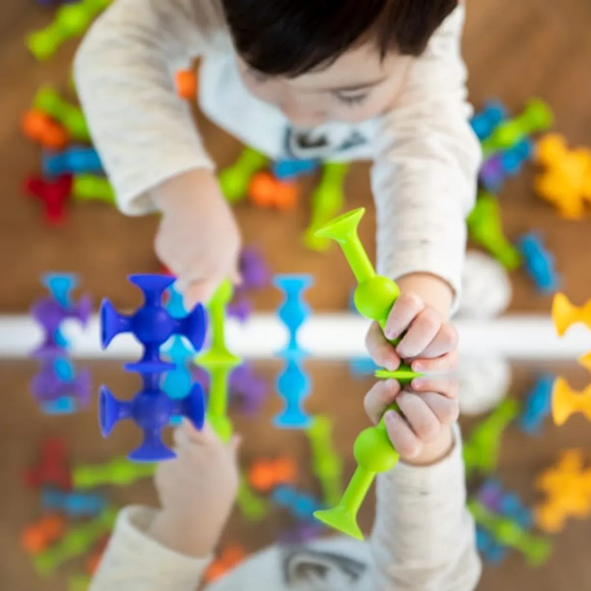 Fat Brain Toys Squigz Starter Set - 24 Pieces