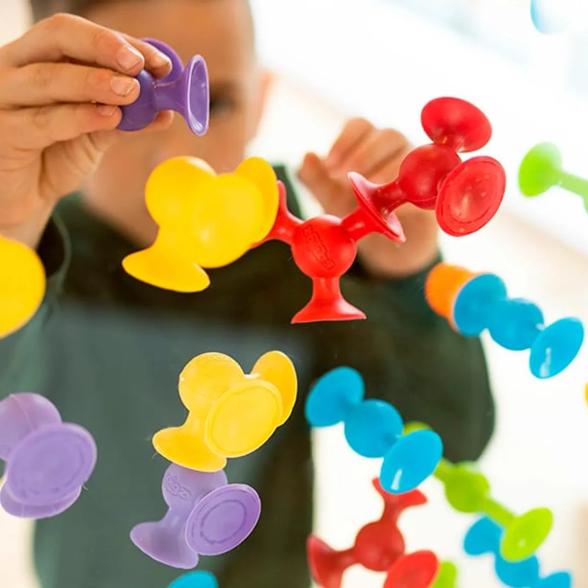 Fat Brain Toys Squigz Starter Set - 24 Pieces