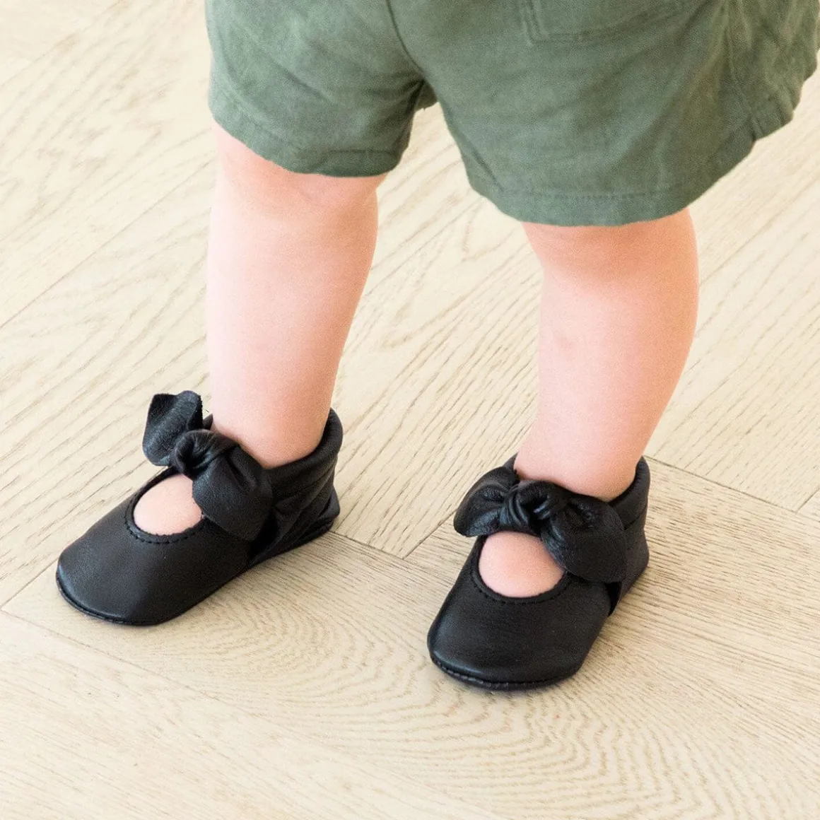Freshly Picked Knotted Bow Moccasins, Size 1 - Ebony