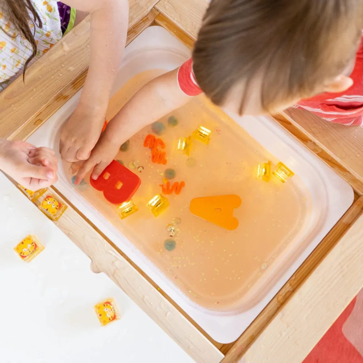 Glo Pals Light Up Cube Bath Toys - Daniel Tiger