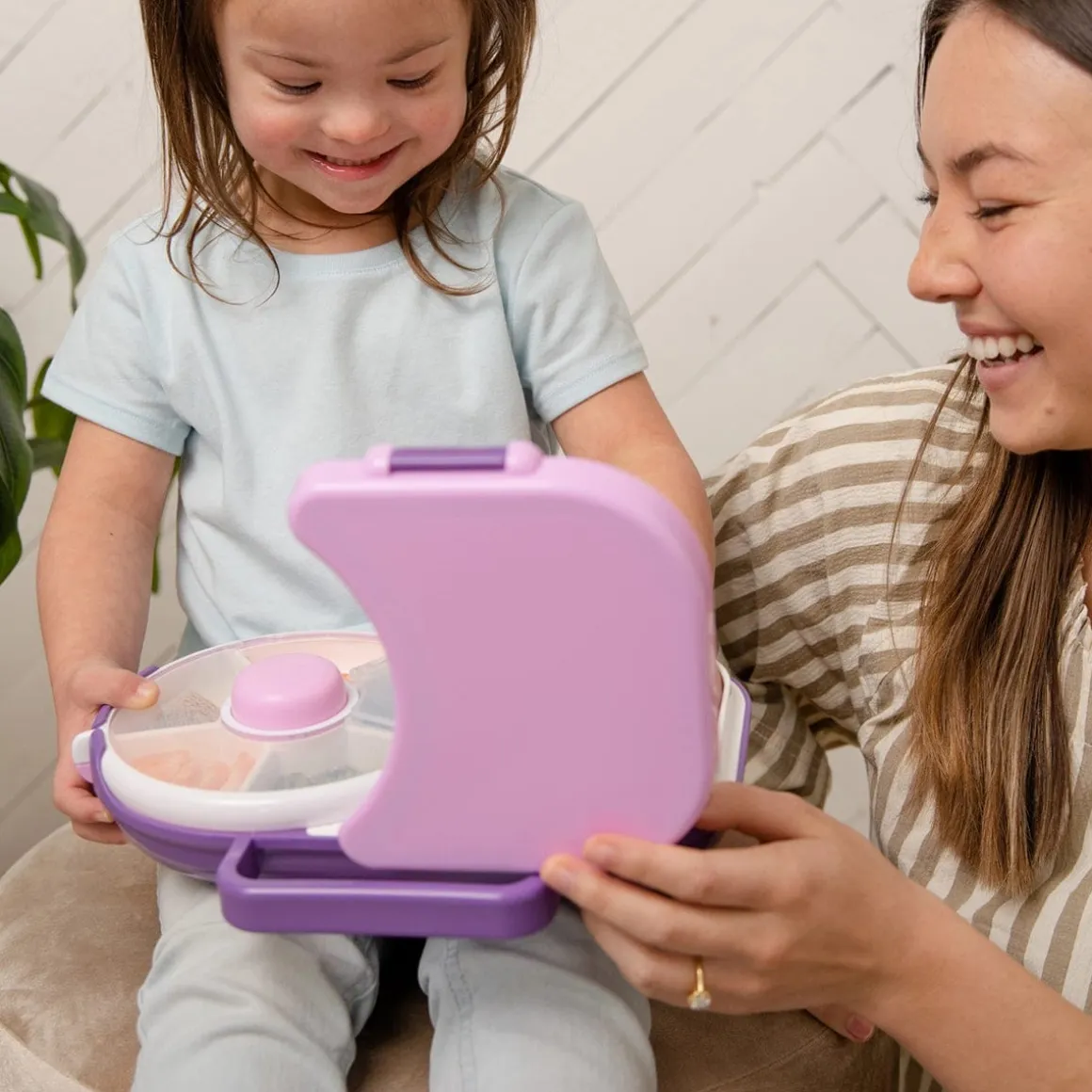 GoBe Kids Lunchbox with Snack Spinner - Grape Purple