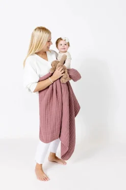 Lou Lou & Company Cloud Muslin Quilt - Berry, Large