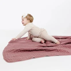 Lou Lou & Company Cloud Muslin Quilt - Berry, Large