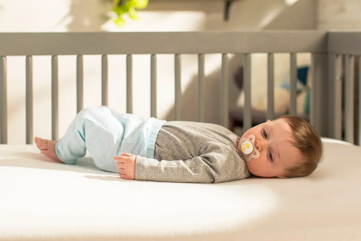 Naturepedic MC34 No-Compromise 2 Stage Lightweight Organic Classic Crib Mattress