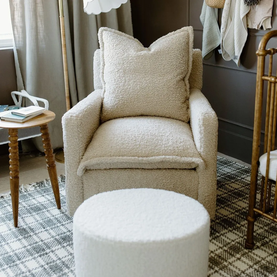 Oilo Nola Swivel Glider