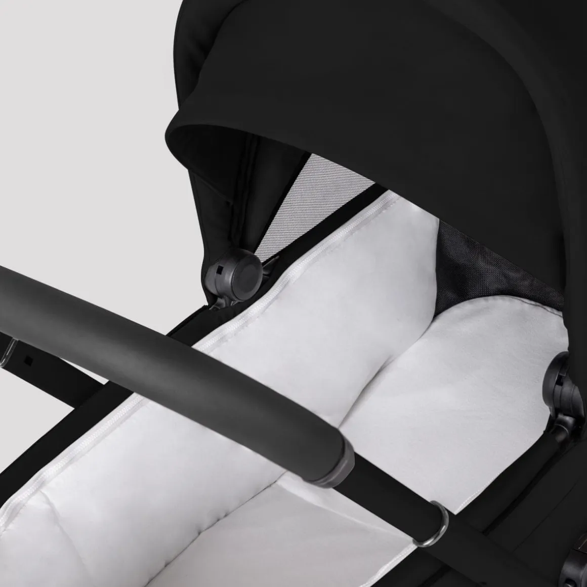 Silver Cross Breez Modular Stroller + Bassinet Bundle - Onyx