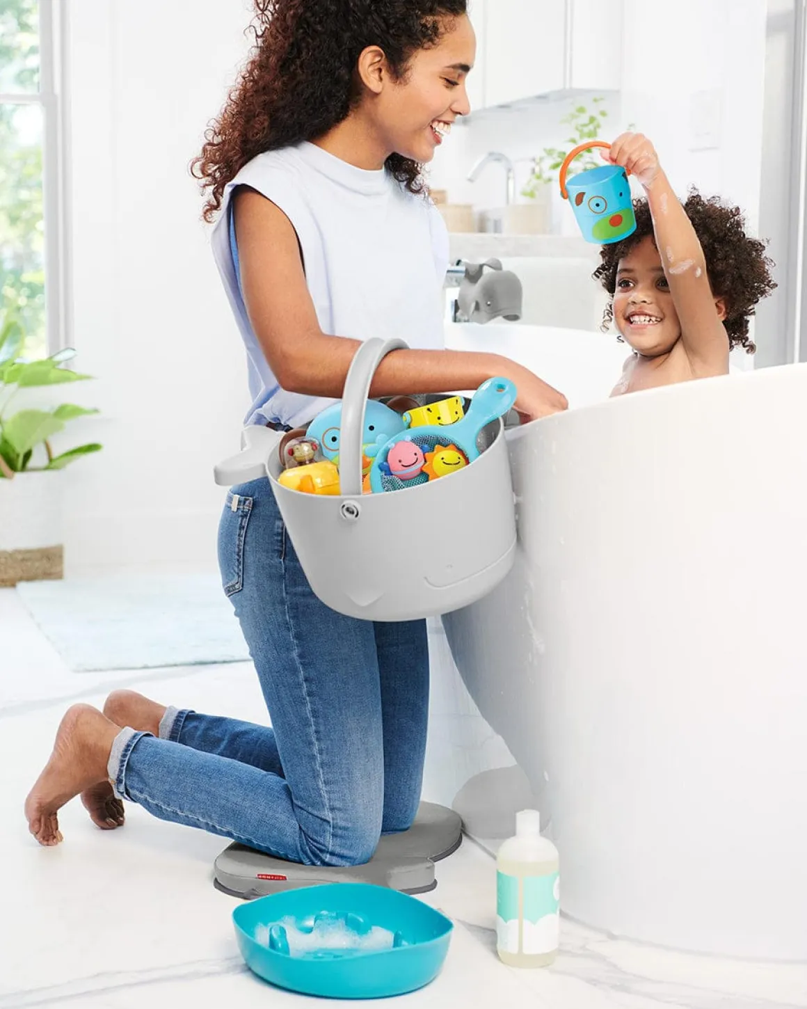 Skip Hop MOBY Fun-Filled Bath Toy Bucket Gift Set