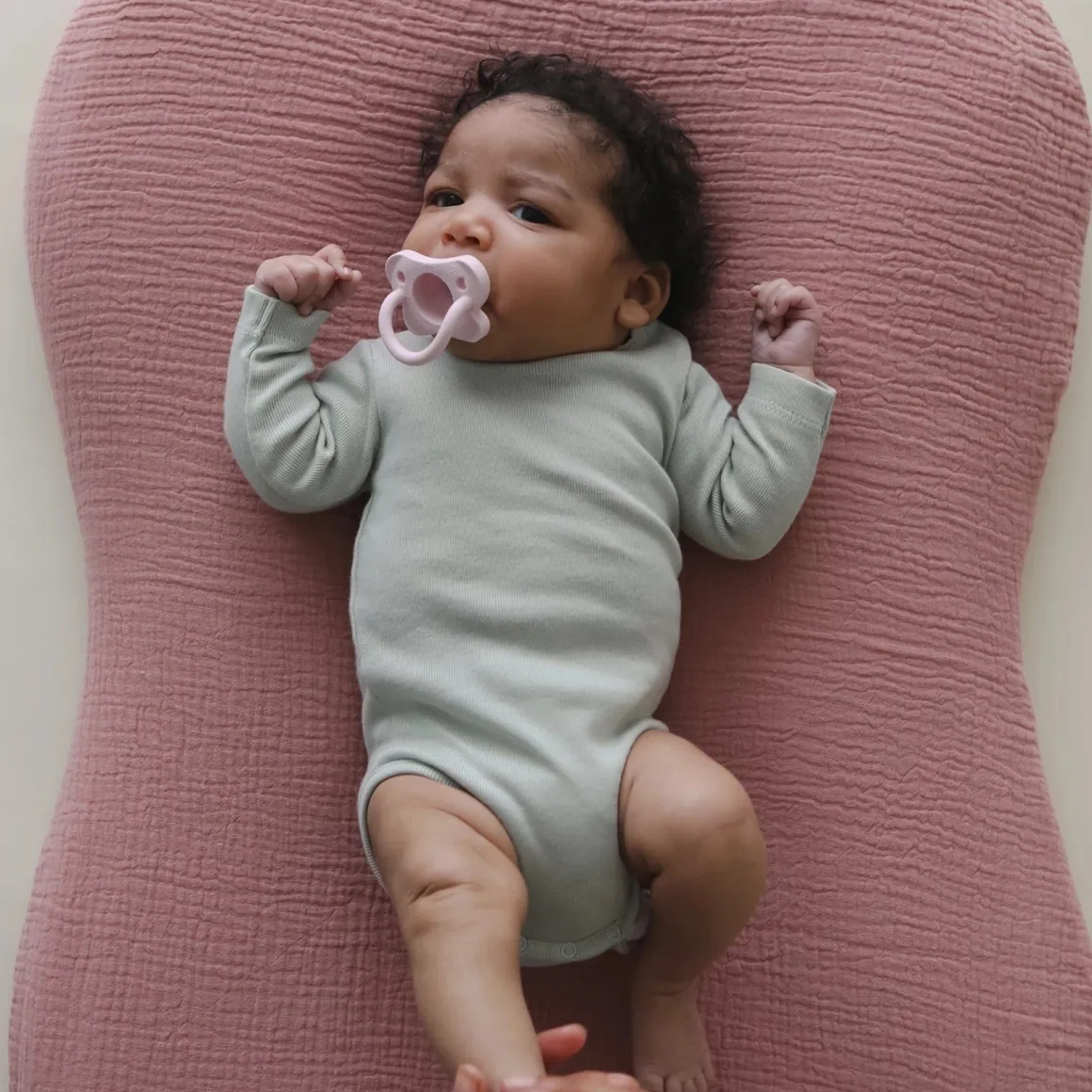 Snuggle Me Lounger Curve Muslin Cover - Gumdrop