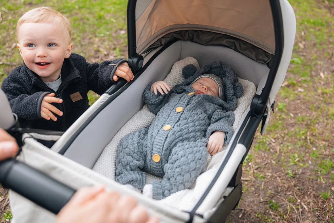 Thule Spring 2 Compact All-Terrain Stroller + Bassinet Bundle - Black