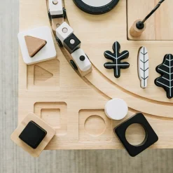 Wonder & Wise Awesome Activity Table