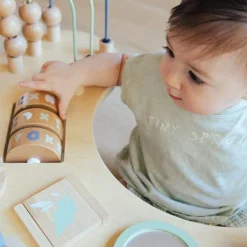 Wonder & Wise Hi- Lo Activity Table